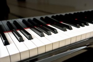 アップライトピアノと電子ピアノはどう違うの？
